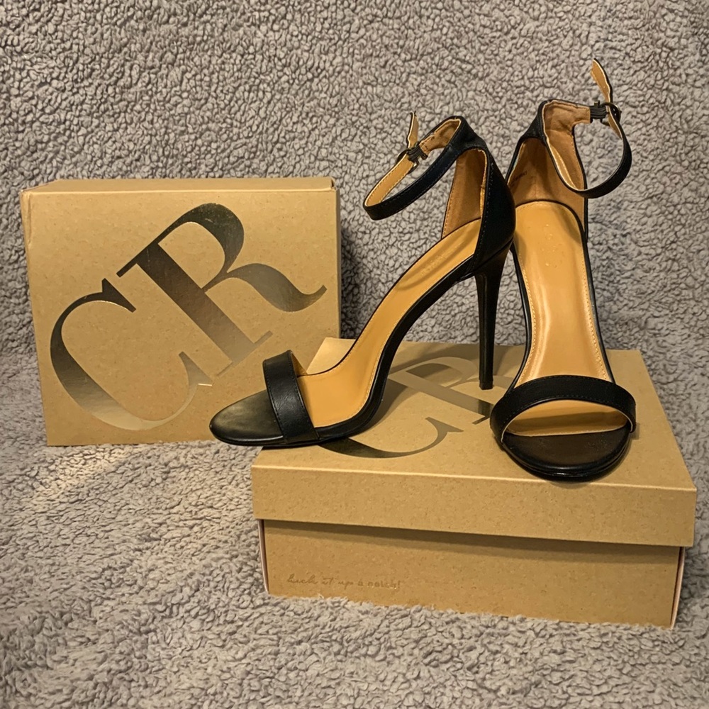 Strap heel